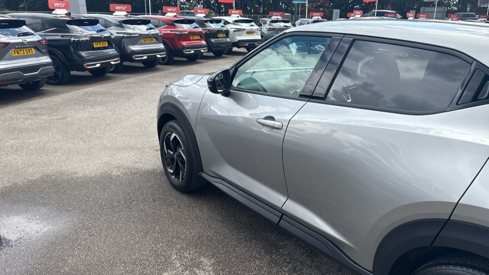 Nissan Juke 1.0 DiG-T 114 N-Connecta 5dr DCT Petrol Hatchback - Image 23