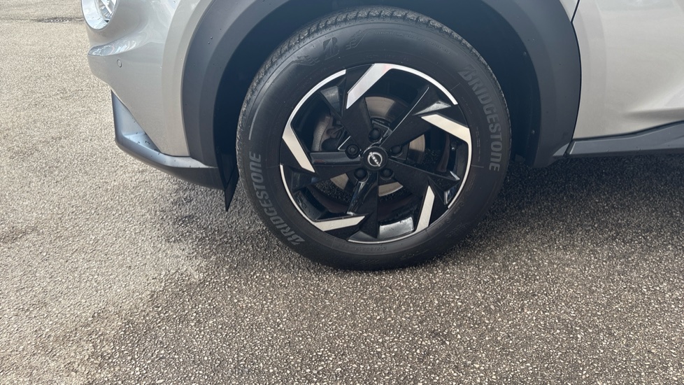 Nissan Juke 1.0 DiG-T 114 N-Connecta 5dr DCT Petrol Hatchback - Image 25