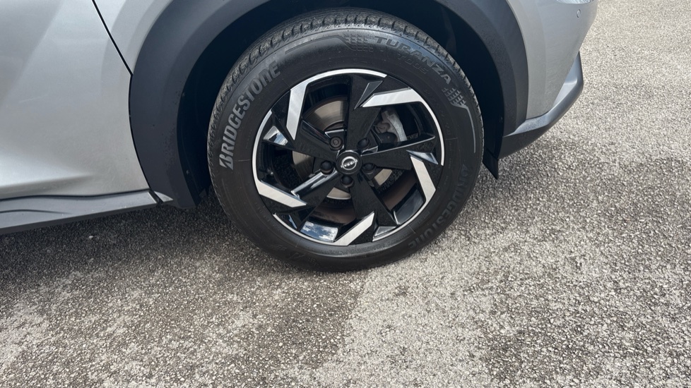 Nissan Juke 1.0 DiG-T 114 N-Connecta 5dr DCT Petrol Hatchback - Image 27