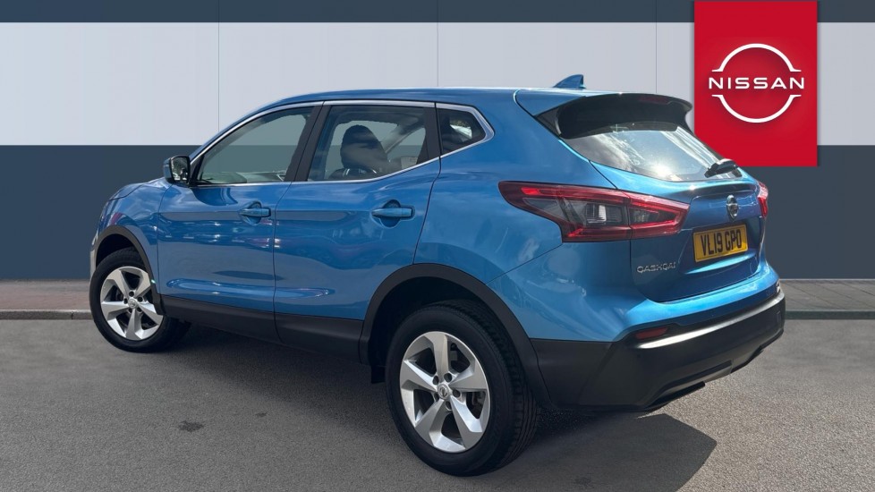 Nissan Qashqai 1.3 DiG-T Acenta Premium 5dr Petrol Hatchback - Image 2