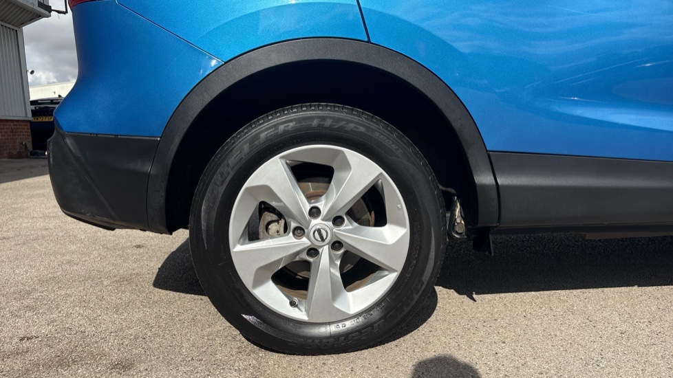Nissan Qashqai 1.3 DiG-T Acenta Premium 5dr Petrol Hatchback - Image 7
