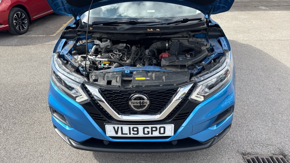 Nissan Qashqai 1.3 DiG-T Acenta Premium 5dr Petrol Hatchback - Image 8