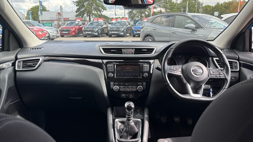 Nissan Qashqai 1.3 DiG-T Acenta Premium 5dr Petrol Hatchback - Image 10