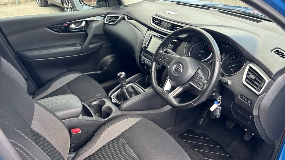 Nissan Qashqai 1.3 DiG-T Acenta Premium 5dr Petrol Hatchback - Image 11
