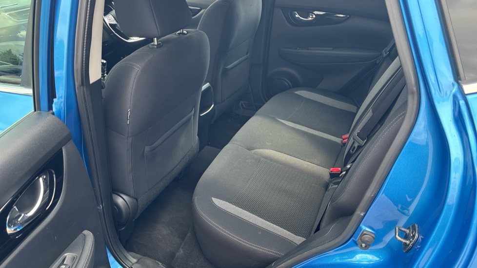 Nissan Qashqai 1.3 DiG-T Acenta Premium 5dr Petrol Hatchback - Image 16