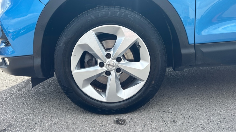 Nissan Qashqai 1.3 DiG-T Acenta Premium 5dr Petrol Hatchback - Image 25