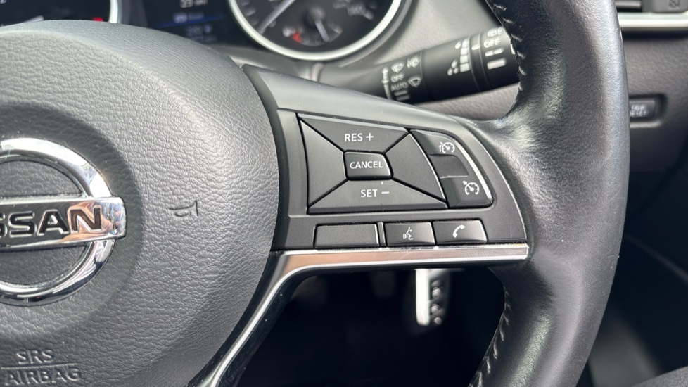 Nissan Qashqai 1.3 DiG-T Acenta Premium 5dr Petrol Hatchback - Image 29
