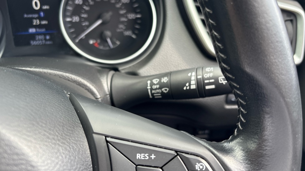 Nissan Qashqai 1.3 DiG-T Acenta Premium 5dr Petrol Hatchback - Image 30
