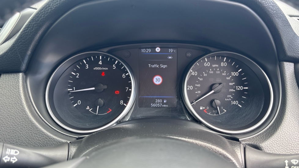 Nissan Qashqai 1.3 DiG-T Acenta Premium 5dr Petrol Hatchback - Image 36