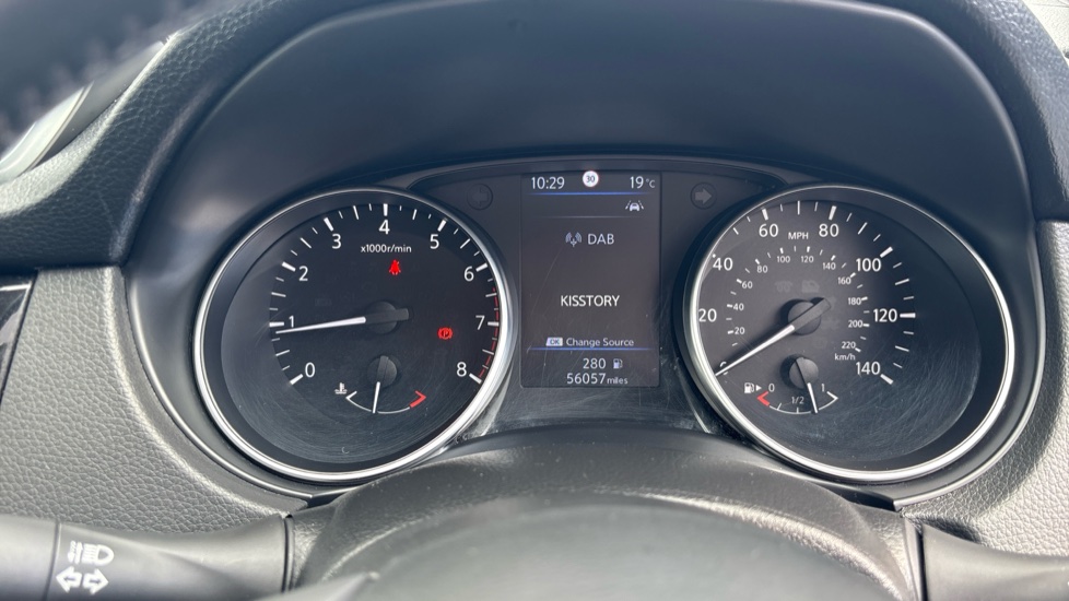Nissan Qashqai 1.3 DiG-T Acenta Premium 5dr Petrol Hatchback - Image 37