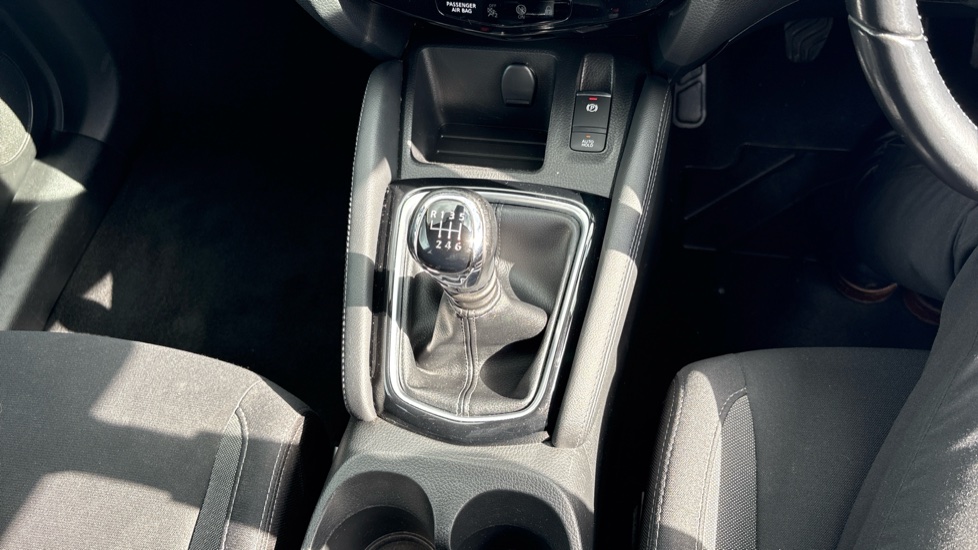 Nissan Qashqai 1.3 DiG-T Acenta Premium 5dr Petrol Hatchback - Image 40
