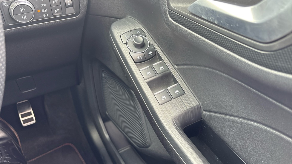 Ford Kuga 2.5 PHEV ST-Line X Edition 5dr CVT Estate - Image 21