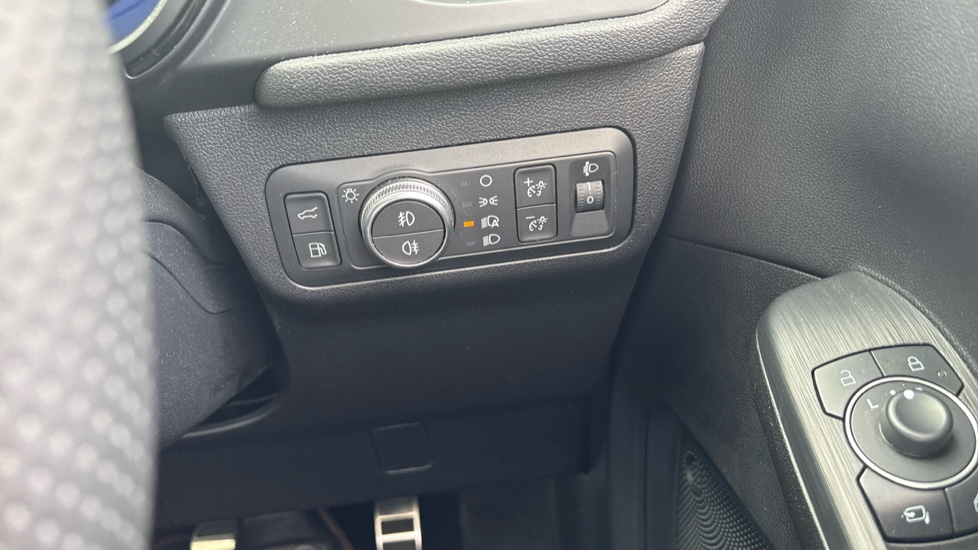 Ford Kuga 2.5 PHEV ST-Line X Edition 5dr CVT Estate - Image 22