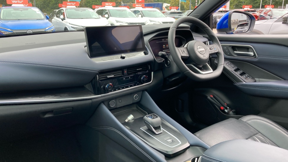 Nissan Qashqai 1.3 DiG-T MH 158 Tekna+ 5dr Xtronic Petrol Hatchback - Image 9