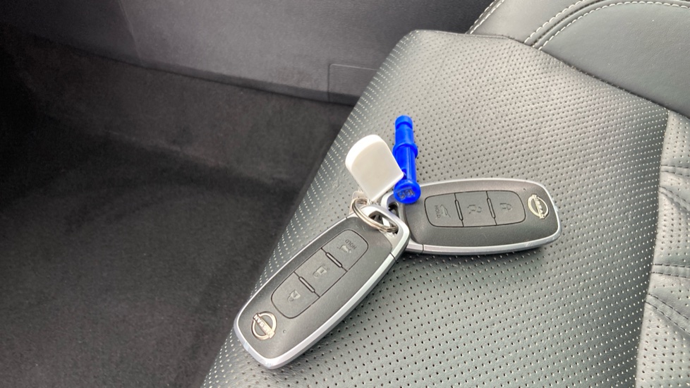 Nissan Qashqai 1.3 DiG-T MH 158 Tekna+ 5dr Xtronic Petrol Hatchback - Image 20