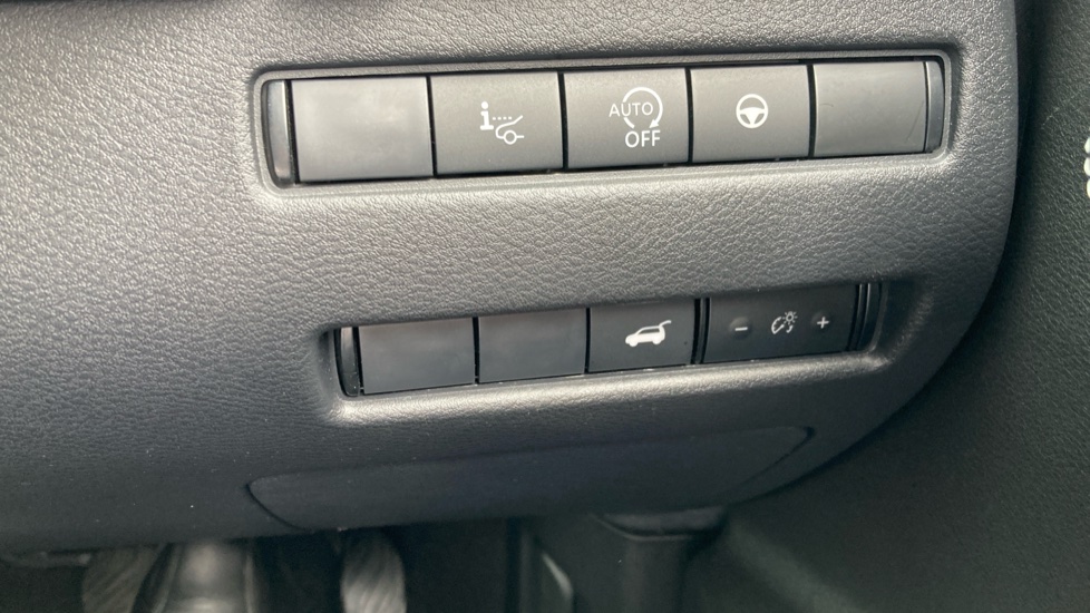 Nissan Qashqai 1.3 DiG-T MH 158 Tekna+ 5dr Xtronic Petrol Hatchback - Image 31