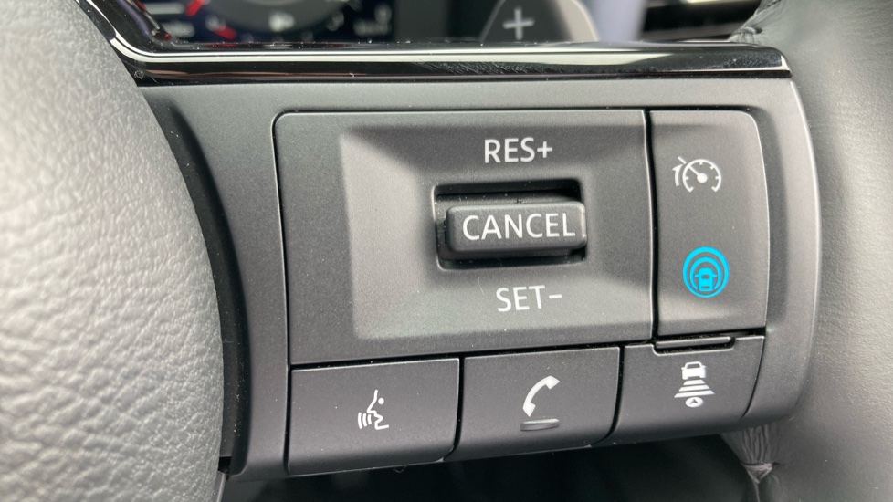 Nissan Qashqai 1.3 DiG-T MH 158 Tekna+ 5dr Xtronic Petrol Hatchback - Image 33