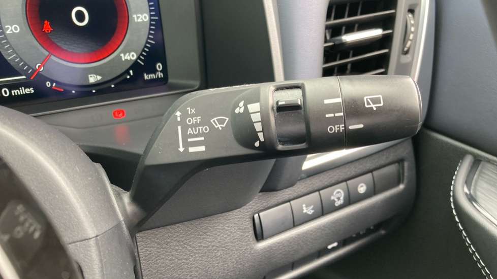 Nissan Qashqai 1.3 DiG-T MH 158 Tekna+ 5dr Xtronic Petrol Hatchback - Image 35