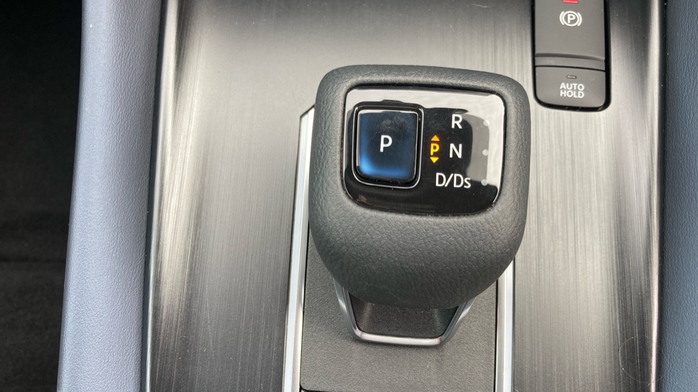 Nissan Qashqai 1.3 DiG-T MH 158 Tekna+ 5dr Xtronic Petrol Hatchback - Image 39