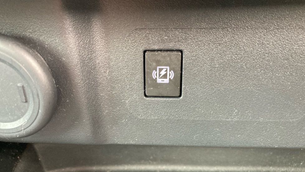Nissan Qashqai 1.3 DiG-T MH 158 Tekna+ 5dr Xtronic Petrol Hatchback - Image 44