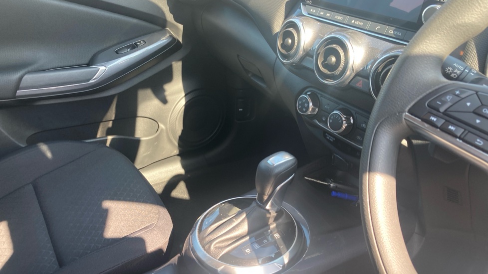 Nissan Juke 1.0 DiG-T 114 Acenta 5dr DCT Petrol Hatchback - Image 14