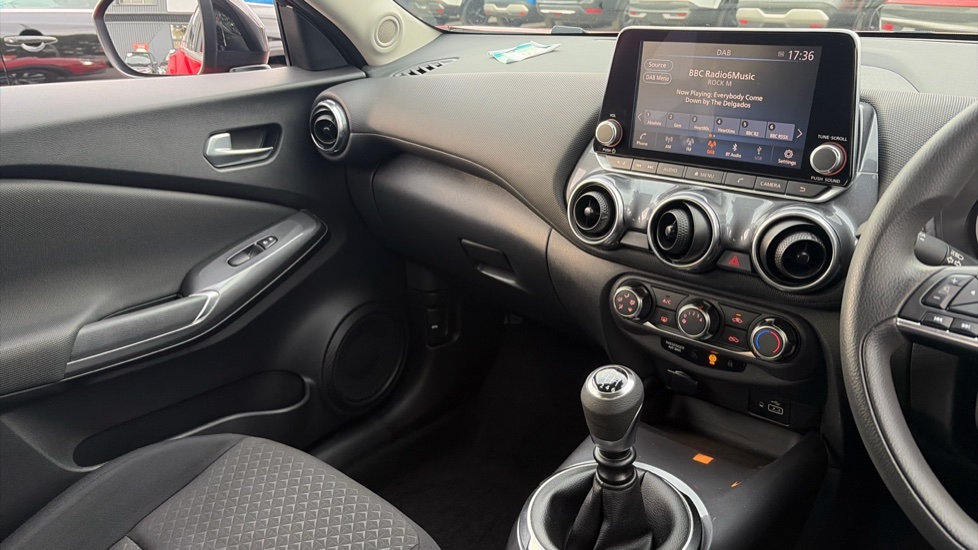 Nissan Juke 1.0 DiG-T 114 Acenta 5dr Petrol Hatchback - Image 14