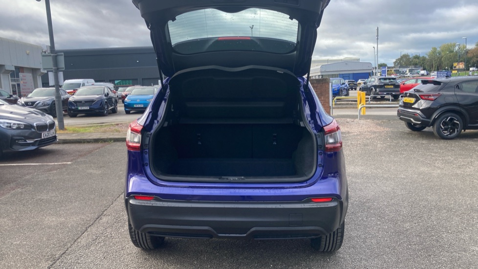 Nissan Qashqai 1.3 DiG-T 160 [157] Acenta Premium 5dr DCT Petrol Hatchback - Image 4