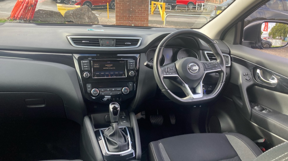 Nissan Qashqai 1.3 DiG-T 160 [157] Acenta Premium 5dr DCT Petrol Hatchback - Image 10