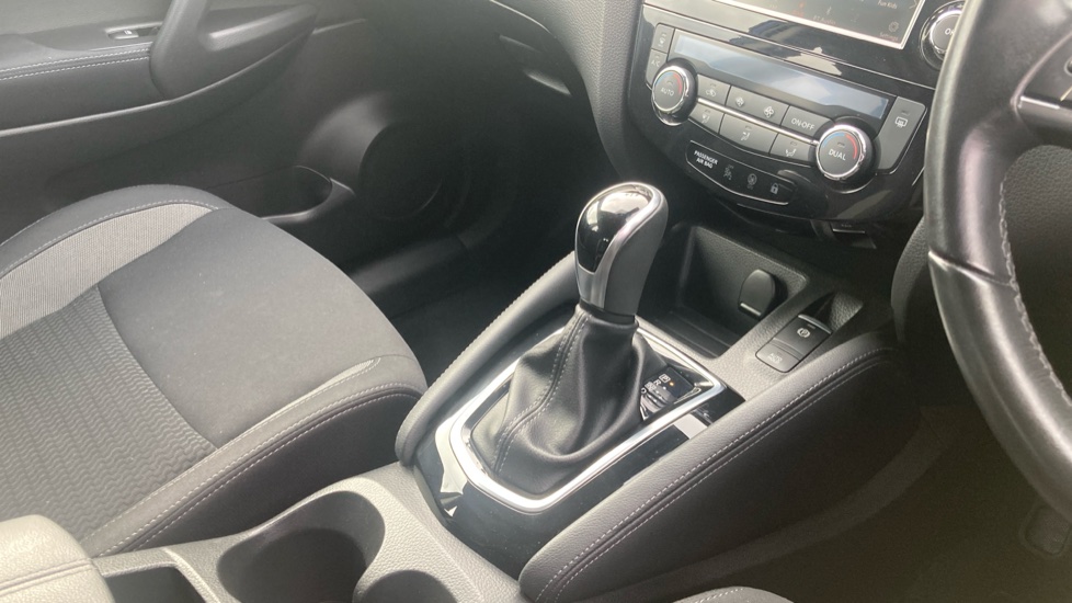 Nissan Qashqai 1.3 DiG-T 160 [157] Acenta Premium 5dr DCT Petrol Hatchback - Image 14