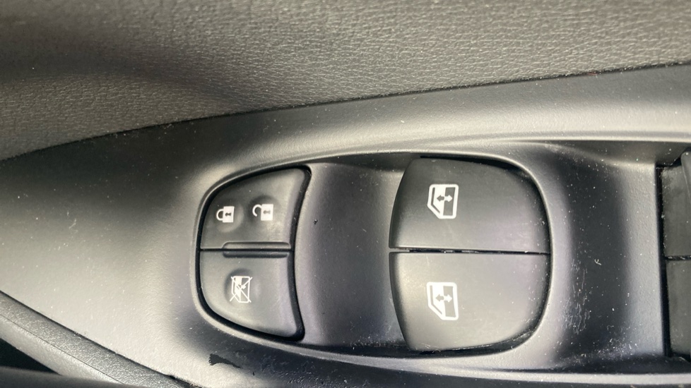 Nissan Qashqai 1.3 DiG-T 160 [157] Acenta Premium 5dr DCT Petrol Hatchback - Image 23