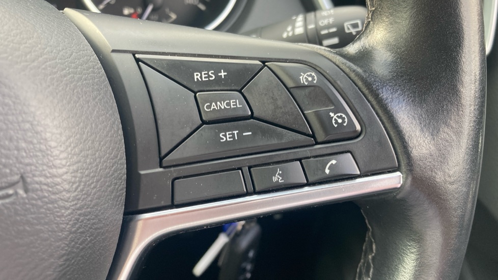 Nissan Qashqai 1.3 DiG-T 160 [157] Acenta Premium 5dr DCT Petrol Hatchback - Image 27