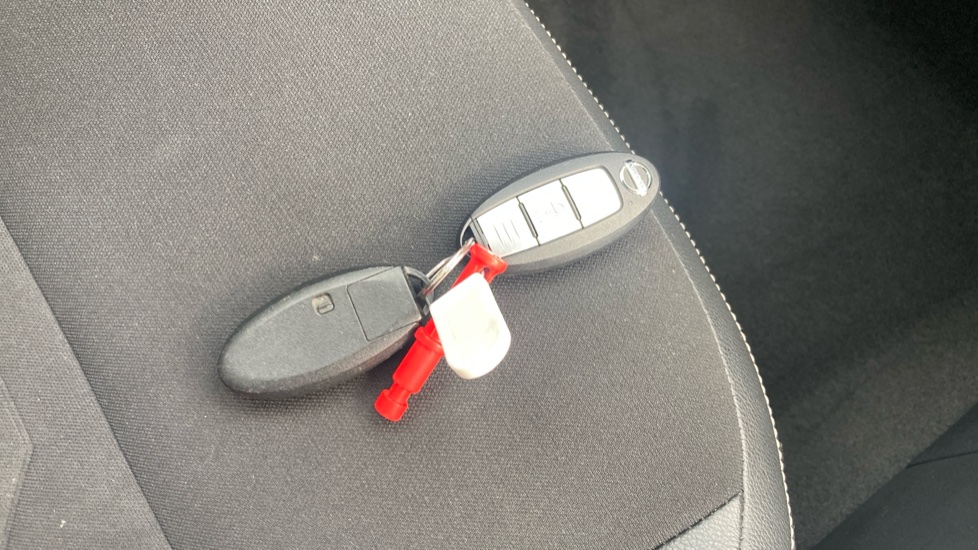 Nissan Juke 1.0 DiG-T 114 Tekna 5dr Petrol Hatchback - Image 20
