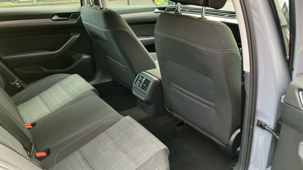 Volkswagen Passat 1.5 TSI EVO SE Nav 4dr DSG Petrol Saloon - Image 32
