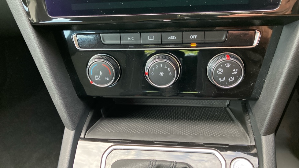 Volkswagen Passat 1.5 TSI EVO SE Nav 4dr DSG Petrol Saloon - Image 46