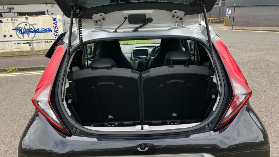 Toyota Aygo 1.0 VVT-i X-Clusiv 5dr Petrol Hatchback - Image 4