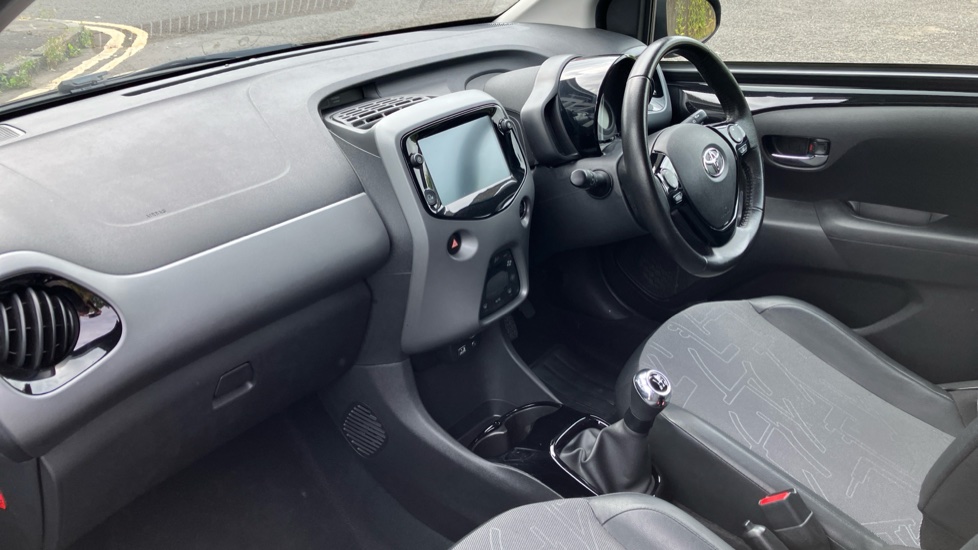Toyota Aygo 1.0 VVT-i X-Clusiv 5dr Petrol Hatchback - Image 9
