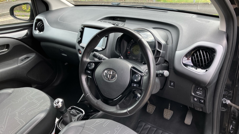 Toyota Aygo 1.0 VVT-i X-Clusiv 5dr Petrol Hatchback - Image 11