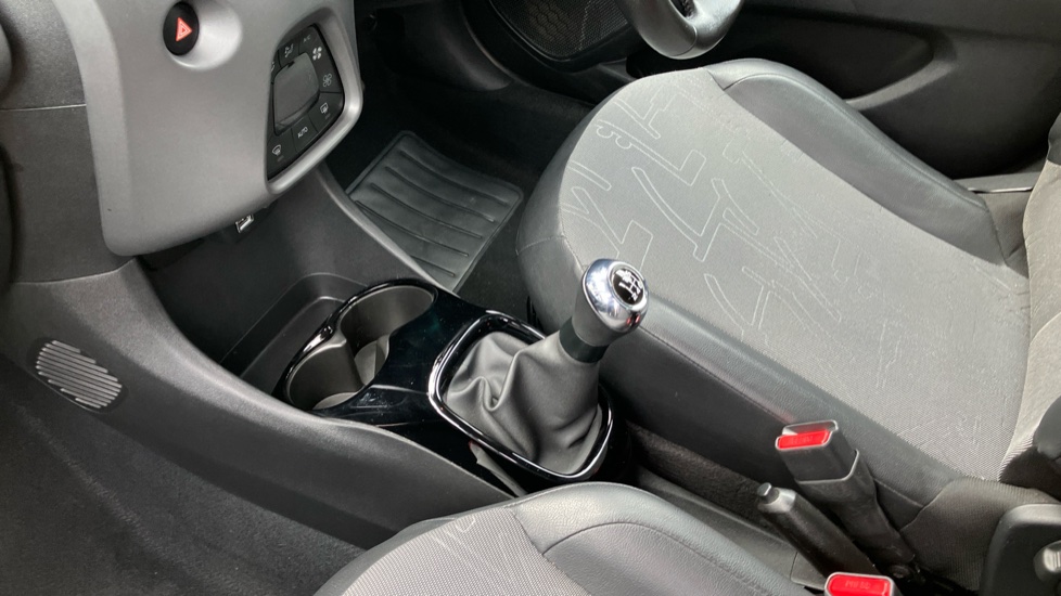 Toyota Aygo 1.0 VVT-i X-Clusiv 5dr Petrol Hatchback - Image 13