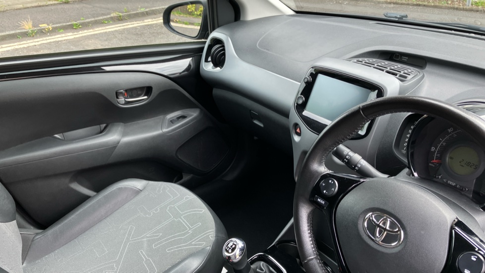 Toyota Aygo 1.0 VVT-i X-Clusiv 5dr Petrol Hatchback - Image 14