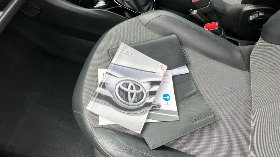 Toyota Aygo 1.0 VVT-i X-Clusiv 5dr Petrol Hatchback - Image 19