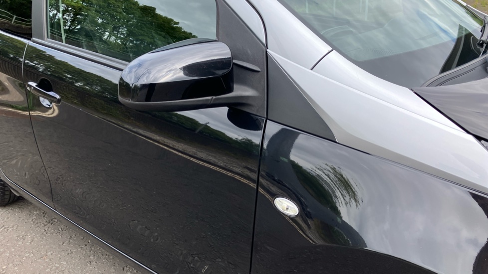Toyota Aygo 1.0 VVT-i X-Clusiv 5dr Petrol Hatchback - Image 22