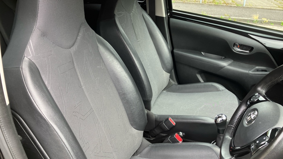 Toyota Aygo 1.0 VVT-i X-Clusiv 5dr Petrol Hatchback - Image 28