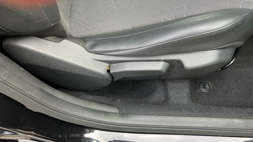 Toyota Aygo 1.0 VVT-i X-Clusiv 5dr Petrol Hatchback - Image 29