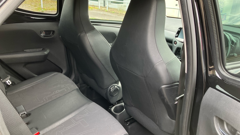 Toyota Aygo 1.0 VVT-i X-Clusiv 5dr Petrol Hatchback - Image 32