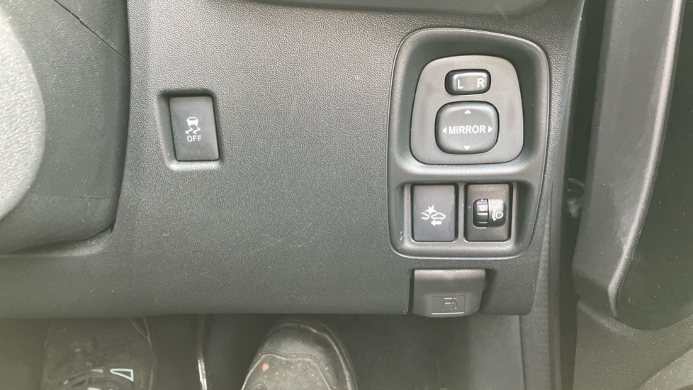 Toyota Aygo 1.0 VVT-i X-Clusiv 5dr Petrol Hatchback - Image 36