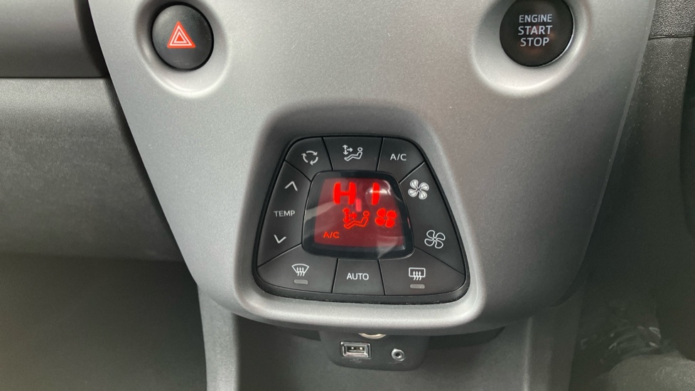 Toyota Aygo 1.0 VVT-i X-Clusiv 5dr Petrol Hatchback - Image 40
