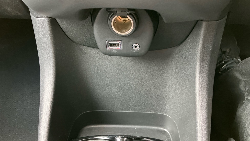 Toyota Aygo 1.0 VVT-i X-Clusiv 5dr Petrol Hatchback - Image 41