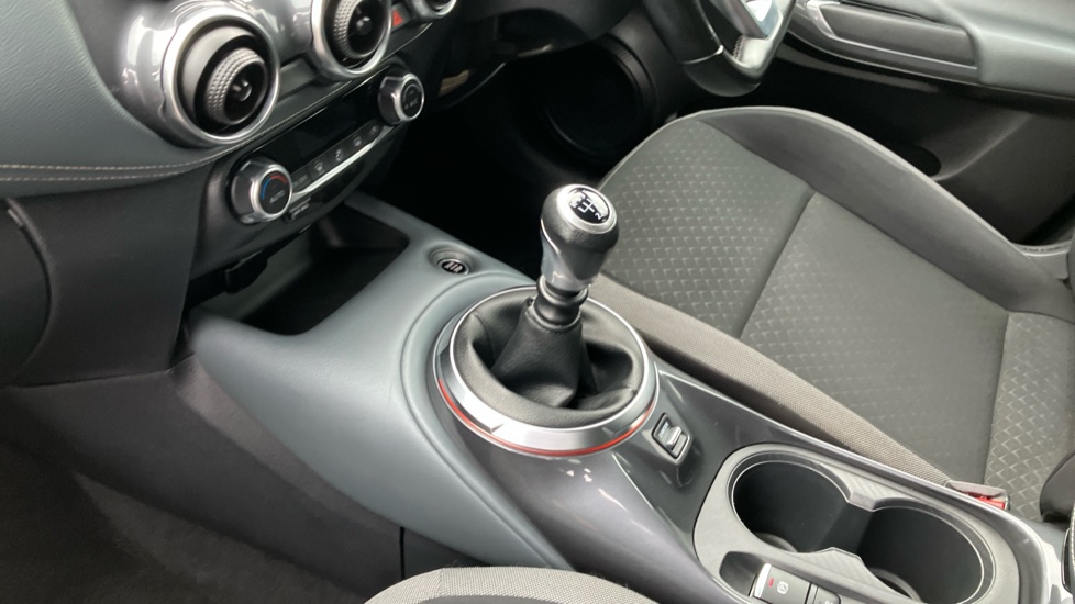 Nissan Juke 1.0 DiG-T N-Connecta 5dr Petrol Hatchback - Image 13