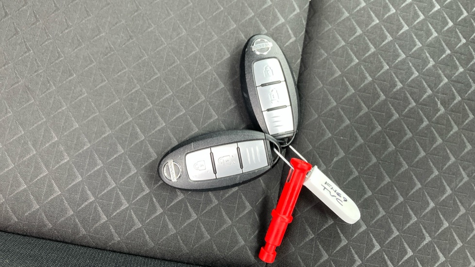 Nissan Juke 1.0 DiG-T N-Connecta 5dr Petrol Hatchback - Image 20