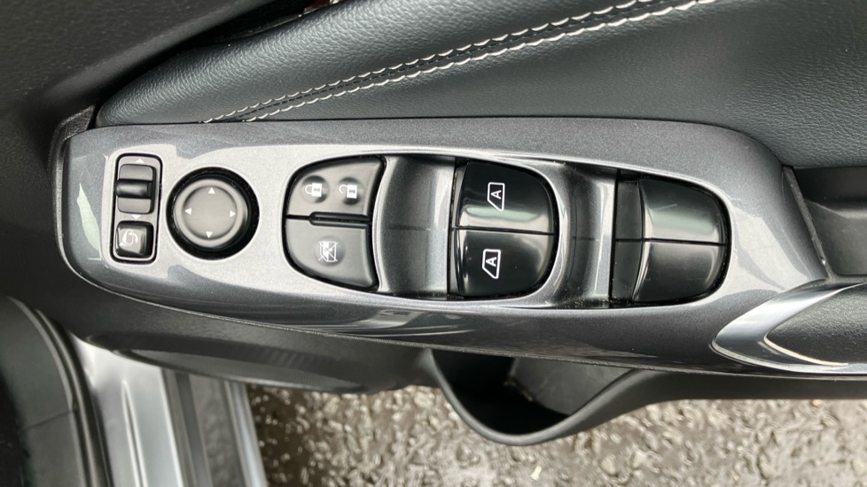 Nissan Juke 1.0 DiG-T N-Connecta 5dr Petrol Hatchback - Image 29